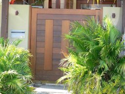 custom-gates-21