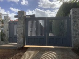 custom-gates-60